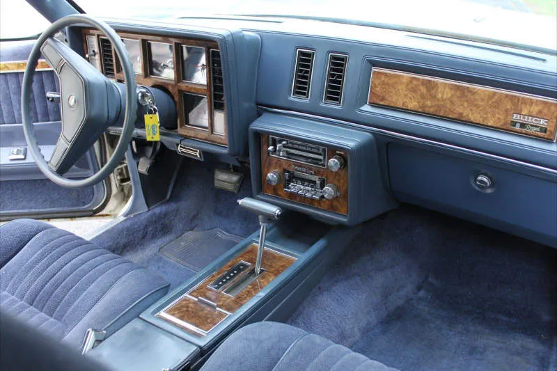 Desain Interior Mobil
