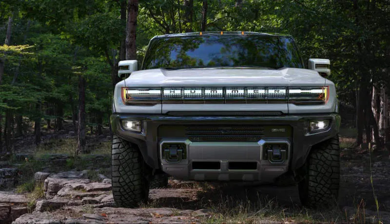 GMC Hummer EV Abu-abu