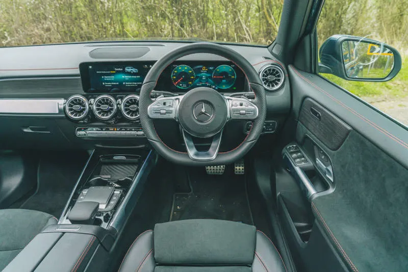 Desain Interior Mobil
