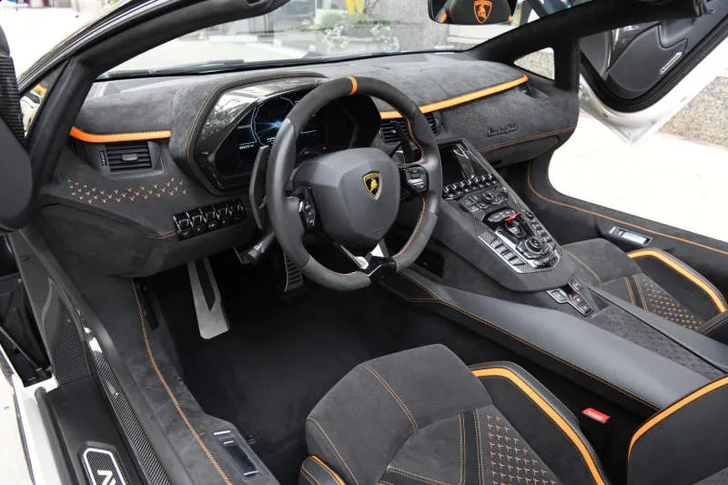 Desain Interior Mobil