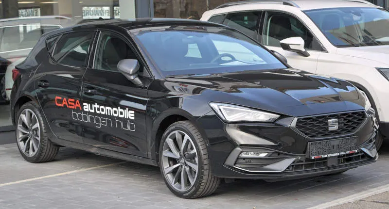 SEAT Leon IV 1.0 TSI (110 Hp) Merah