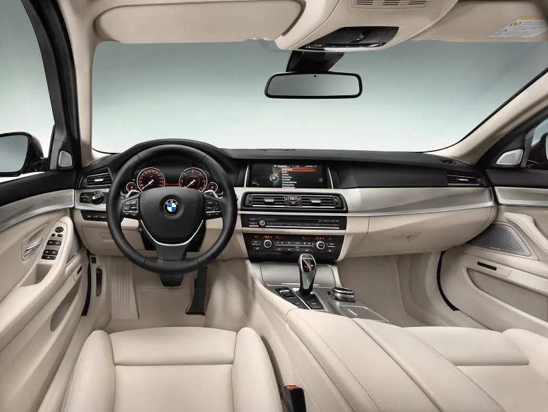 Desain Interior Mobil