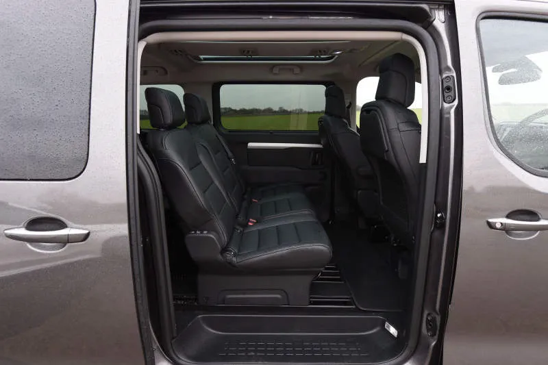 Desain Interior Mobil