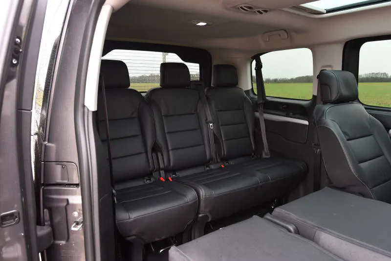 Desain Interior Mobil