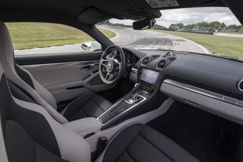 Desain Interior Mobil
