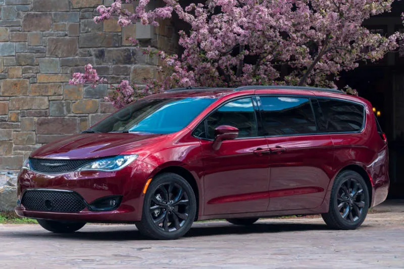 Chrysler Pacifica FAV Edition Bright White