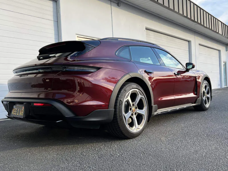 Porsche Taycan Cross Turismo Merah Carmine