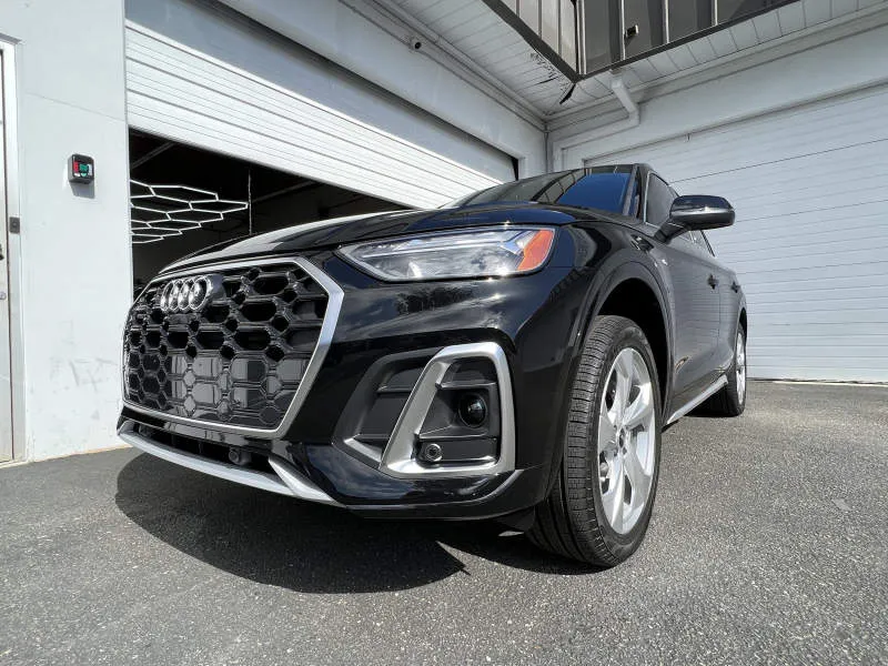 Audi Q5 District Green Metallic