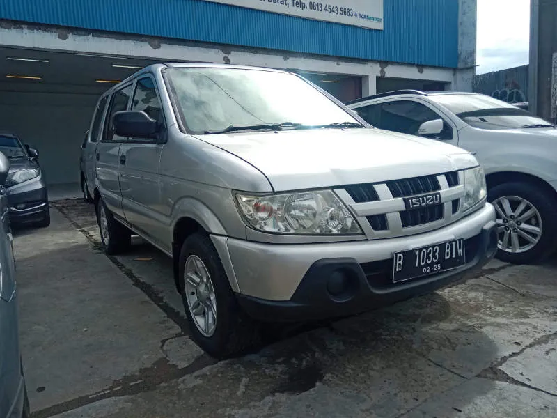 Isuzu Panther Dune Grey Metallic