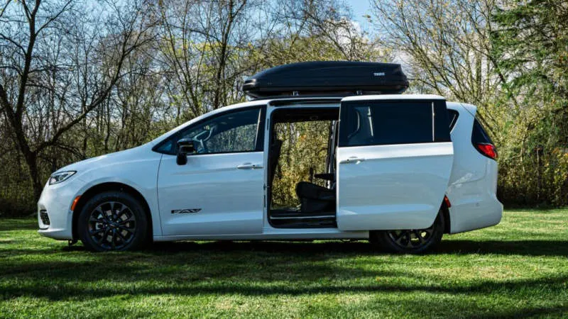 Chrysler Pacifica FAV Edition Bright White
