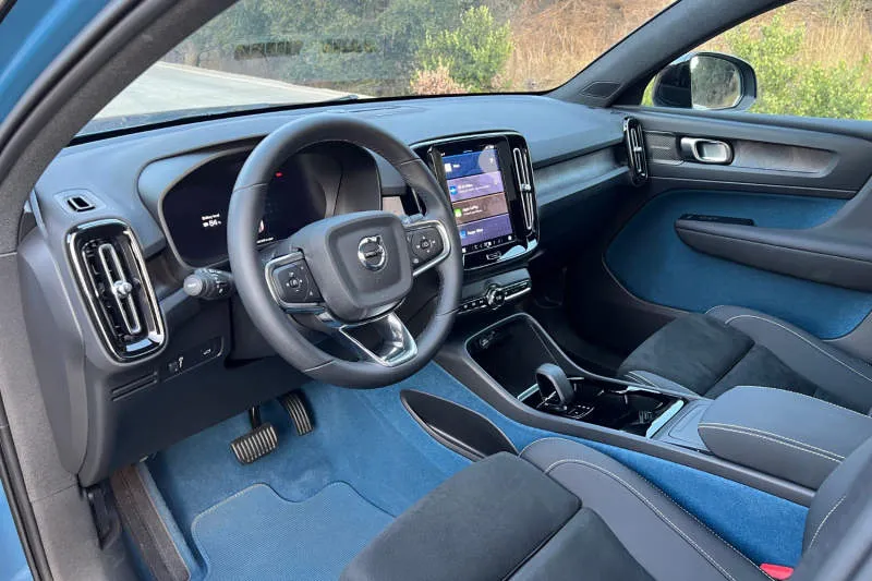 Desain Interior Mobil