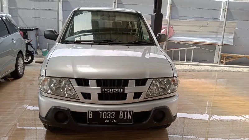 Isuzu Panther Dune Grey Metallic
