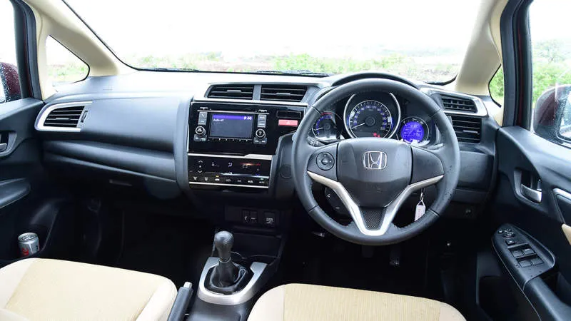 Desain Interior Mobil