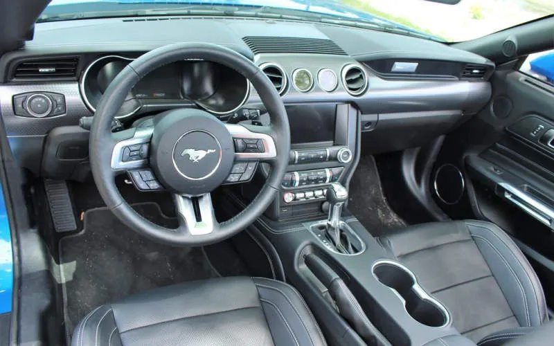 Desain Interior Mobil