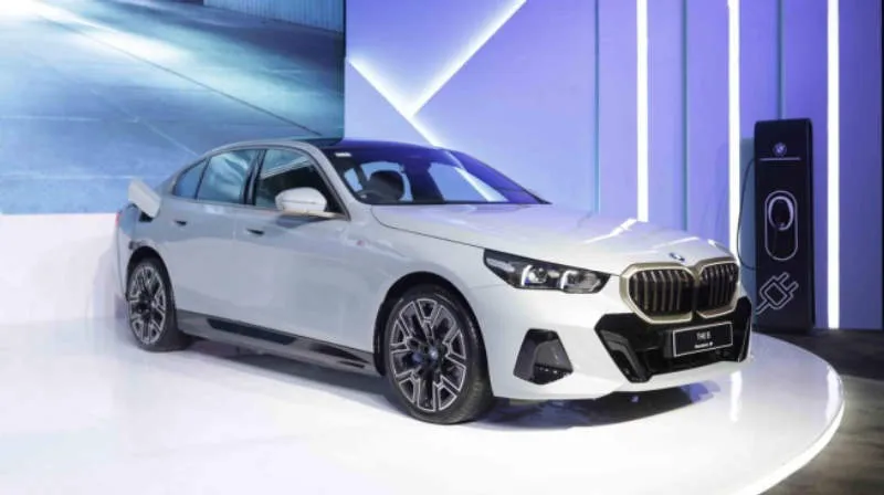 BMW i5 eDrive40 M Sport Abu-abu