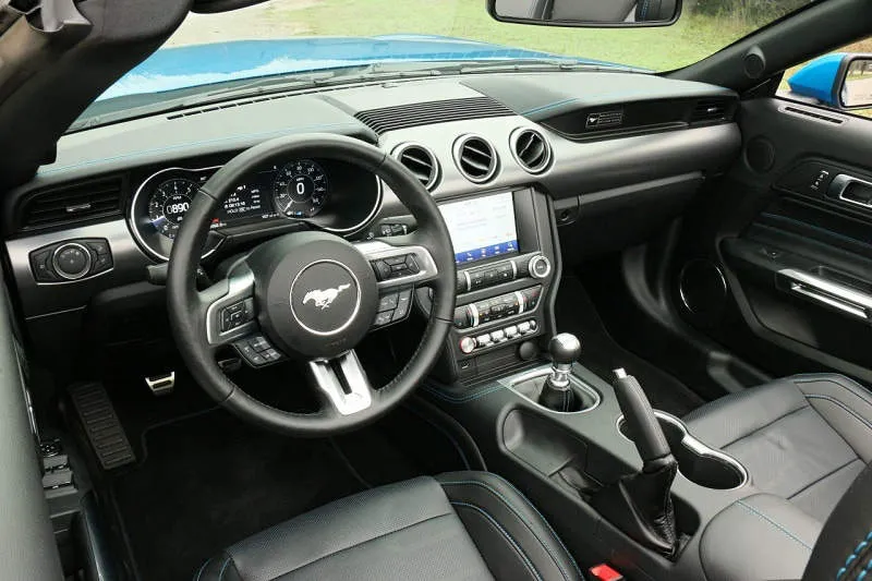 Desain Interior Mobil