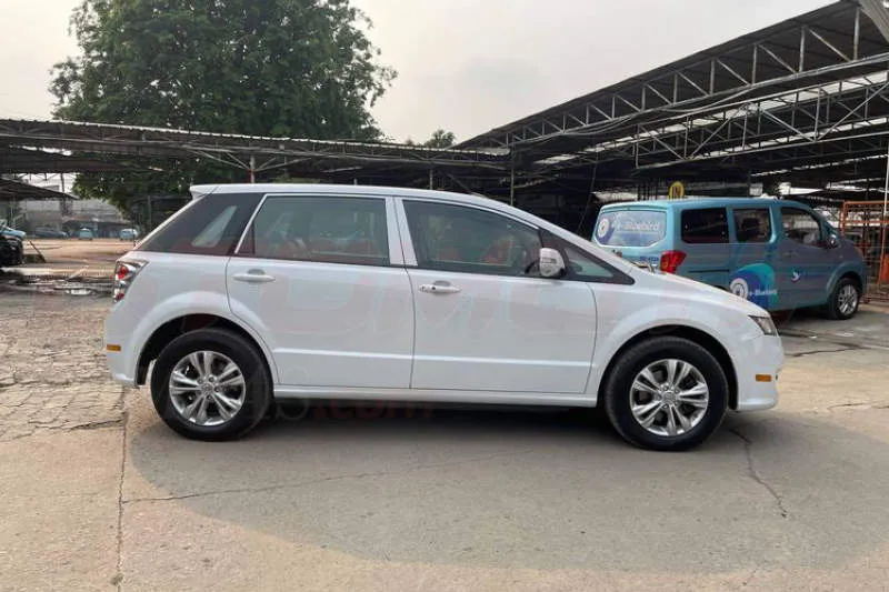 BYD e6 Biru Hitam Dua Warna