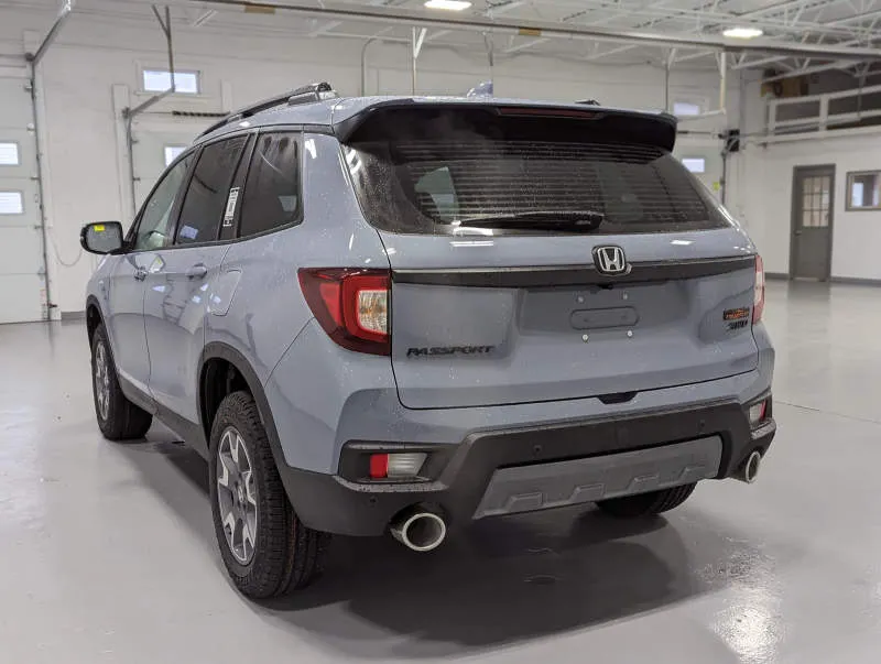 Honda Passport Lunar Silver Metallic