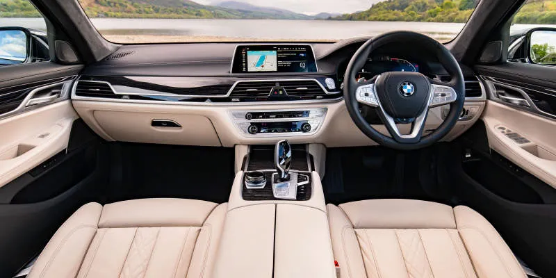 Desain Interior Mobil