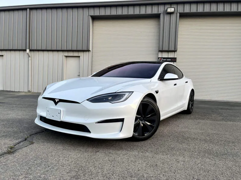 Tesla Roadster Hitam solid