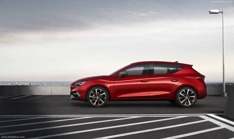 SEAT Leon IV 1.0 TSI (110 Hp) Merah