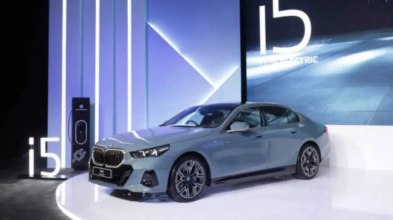 BMW i5 eDrive40 M Sport Abu-abu