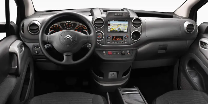 Desain Interior Mobil