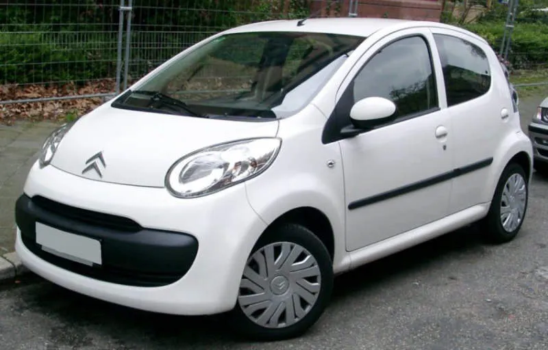 Citroen C1 Hitam