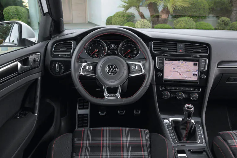 Desain Interior Mobil
