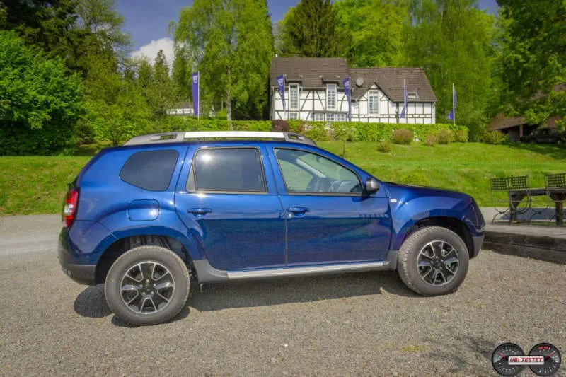 Dacia Duster Abu-abu