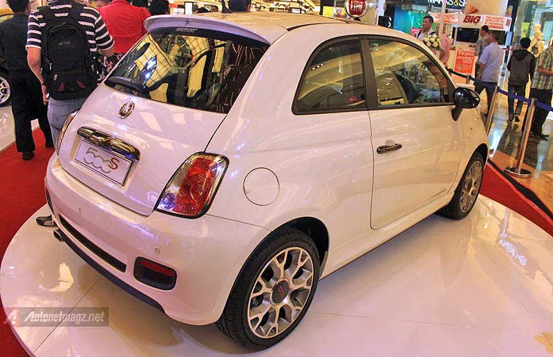Fiat 500e Merah