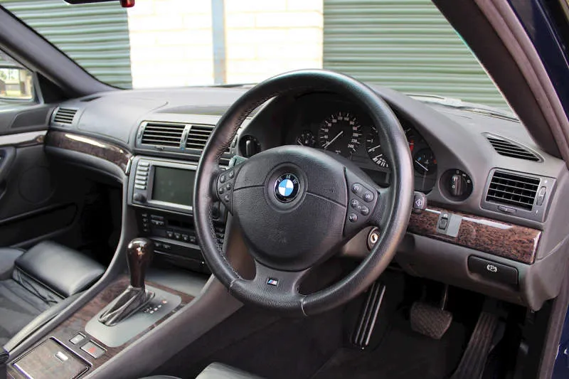 Desain Interior Mobil