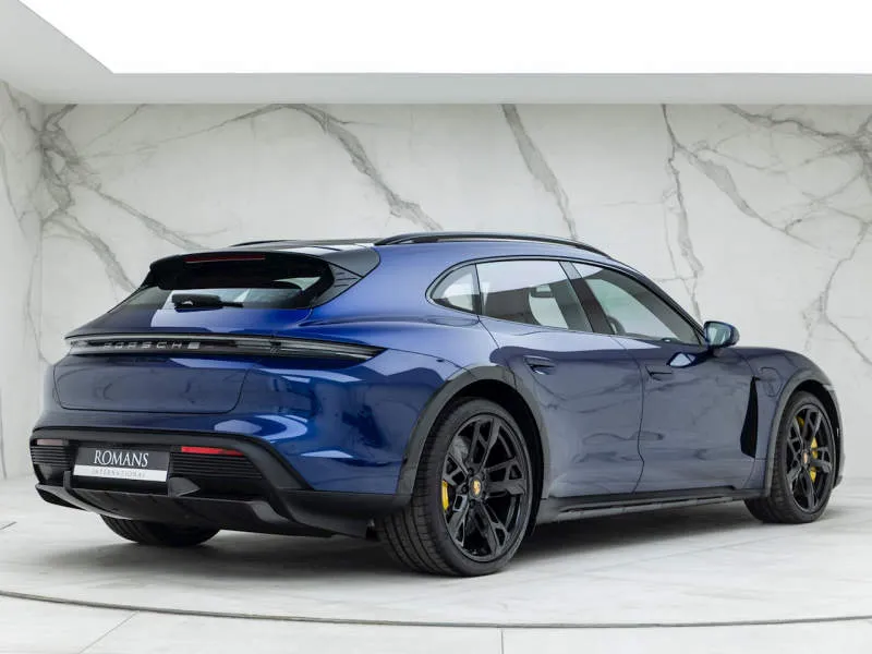 Porsche Taycan Cross Turismo Merah Carmine