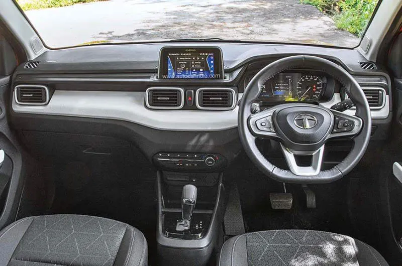 Desain Interior Mobil