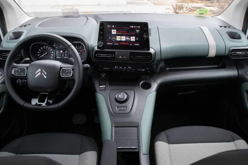 Desain Interior Mobil