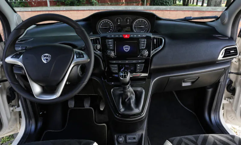 Desain Interior Mobil