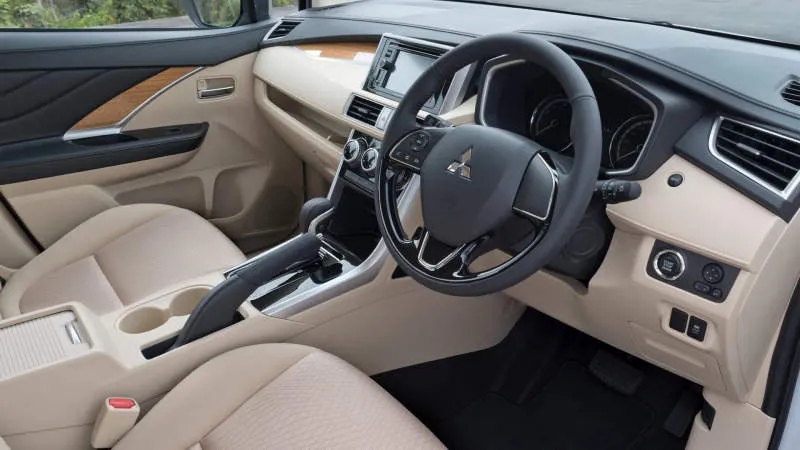 Desain Interior Mobil