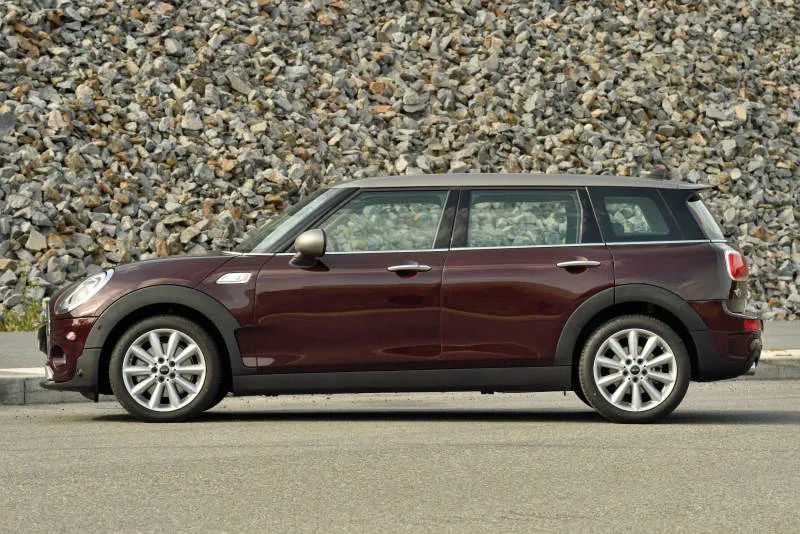MINI Clubman Chili Red