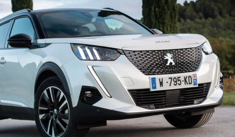 Peugeot e-208 Putih