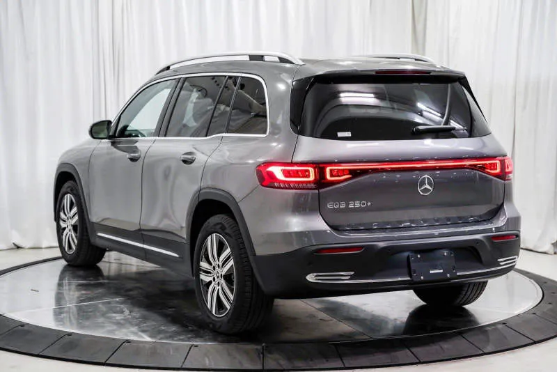 Mercedes-Benz EQB 250 Progressive Line Digital White