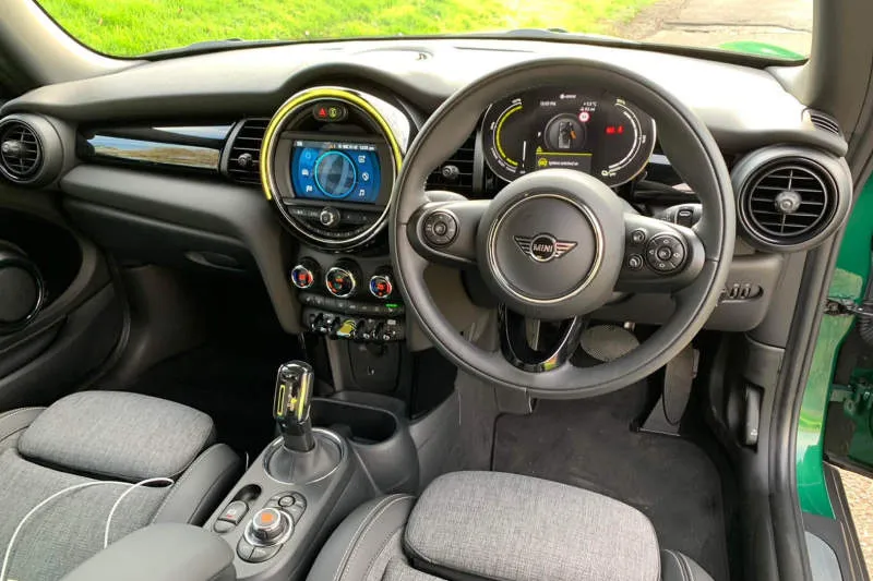 Desain Interior Mobil