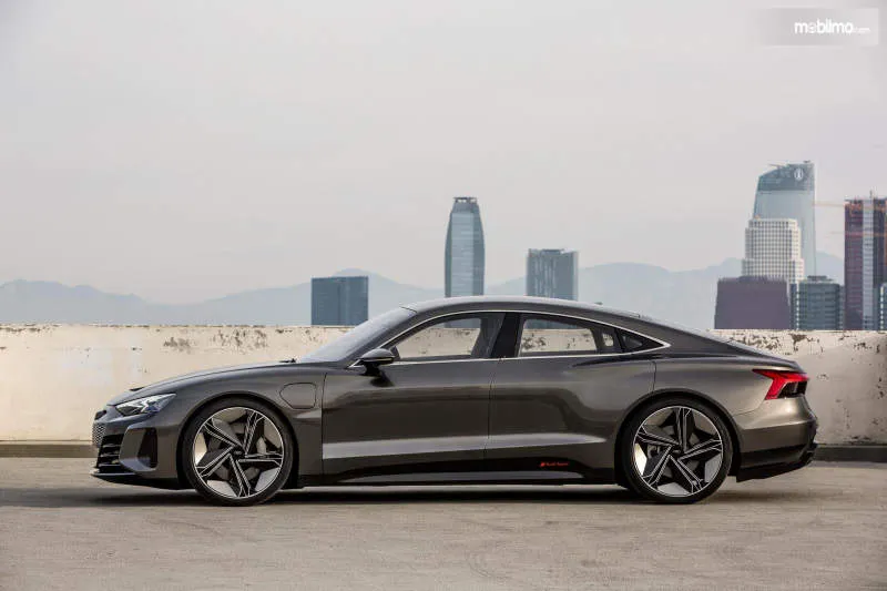 Audi e-tron GT Abu-abu