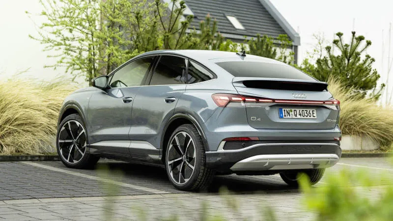 Audi Q4 Sportback e-tron Abu-abu
