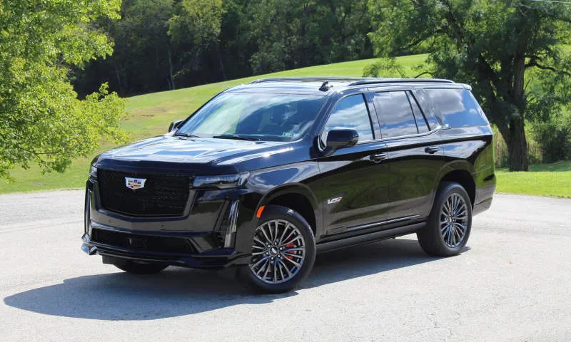 Cadillac Escalade-V Black Raven