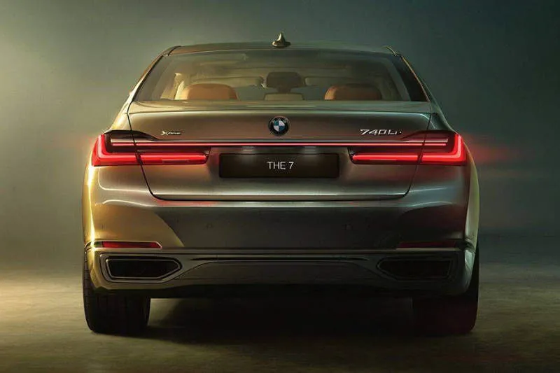 BMW 7 Series 735i M Sport Abu-abu