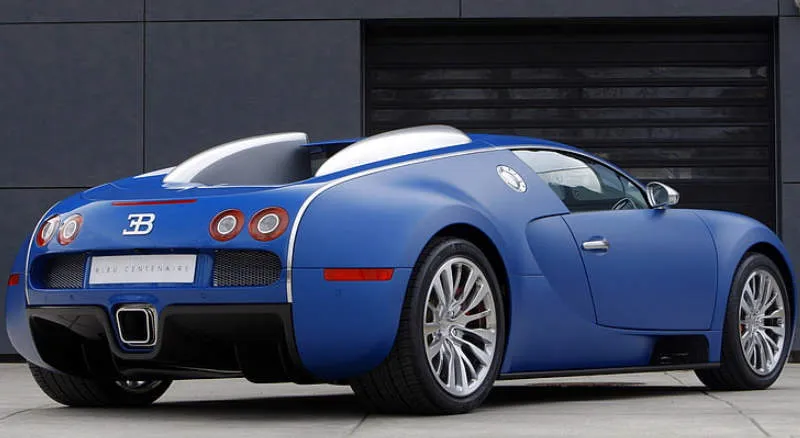 Bugatti Chiron Merah