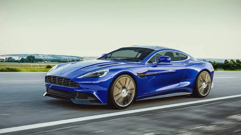 Aston Martin Vanquish Merah Hyper