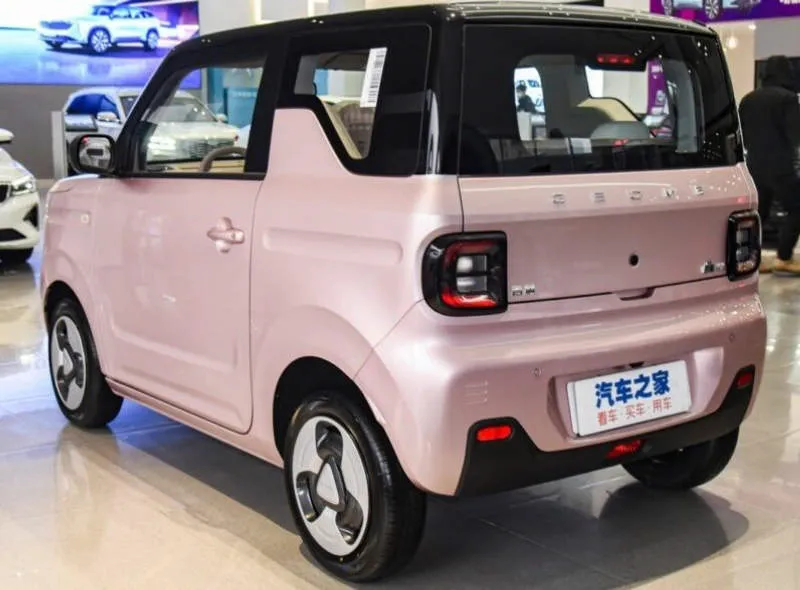 Geely Panda Mini EV Putih