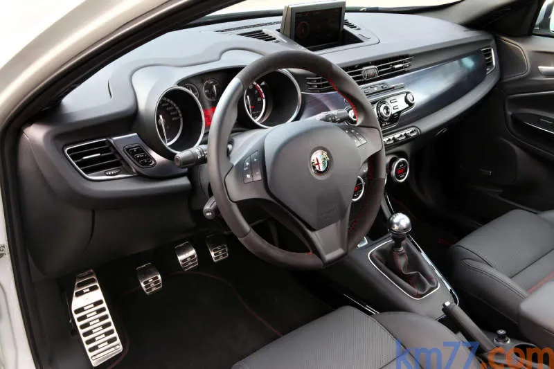 Desain Interior Mobil