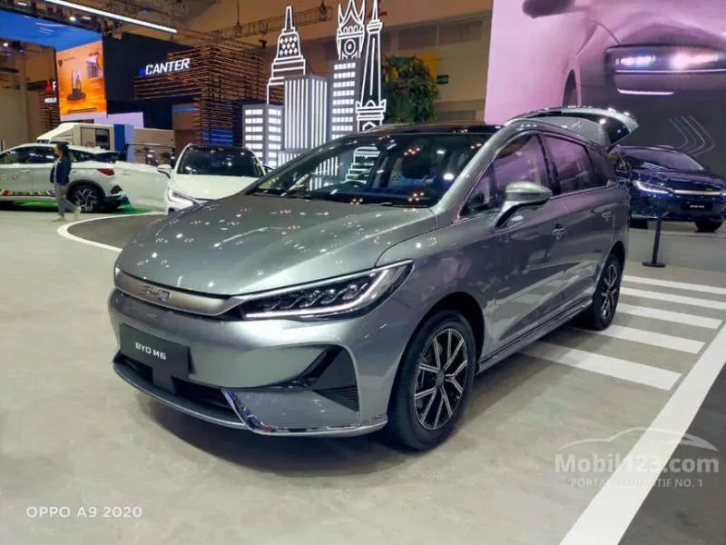 BYD Han L Merah